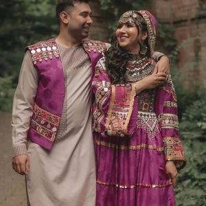 Ensemble de robes de mariage ethniques bohèmes vintage pour couple afghan pachtoune, longueur au sol, fait main, pour homme et femme, couleur du tissu personnalisable - Product Image 1