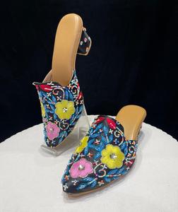 Jutti de mariée de luxe pour les femmes tissées à la main et brodées Punjabi chaussures pour les mariages disponibles à la vente de l'Inde - Product Image 2