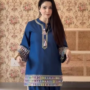 Ensemble Salwar Kameez en soie romaine naturelle, haut et bas, entièrement cousu, prêt à porter, broderie de sequins, manches longues, pour les fêtes - Product Image 1