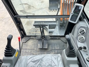 Doosan เครื่องขุด DX55-9CN 2022พร้อมปั๊มแบริ่งและเกียร์5400กก. - Product Image 4