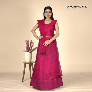 Lehenga Choli Listo para Usar con Bordado de Hilo Fino, Dupatta Transparente y un Elegante Diseño Festivo con Vuelo - Product Image 2