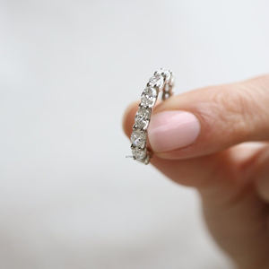 1,5 TC East West Wedding Band en oro blanco sólido de 14K Anillo apilable de eternidad de tres cuartos Joyería nupcial a juego en tendencia - Product Image 3