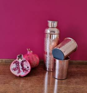 Bouteille d'eau de grande capacité de qualité supérieure 100% cuivre pur écologique avec bouchon à vis |   Design moderne pour une utilisation quotidienne en matière de santé - Product Image 3