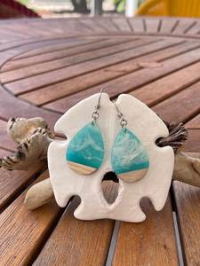 Boucles d'oreilles pendantes en forme de goutte en bois et résine, faites à la main |   Boucles d'oreilles tendance vintage traditionnelles pour femmes pour mariage et fête - Product Image 6