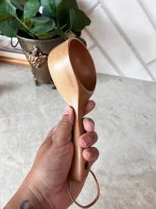 Cuchara medidora de café de madera de nogal - Product Image 4