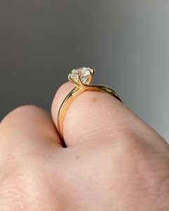 แหวนหมั้นโซลิแทร์แบบกลม1.50 CT แหวนหมั้นเพชรโมอิสซาไนต์ทรงโค้งสีทอง14K ของขวัญครบรอบแต่งงาน - Product Image 5