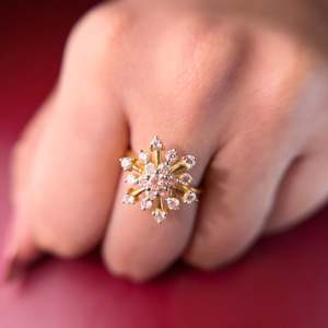 แหวนเพชร AR-1012 สำหรับงานหมั้น สวยหรูและทนทาน - Product Image 2
