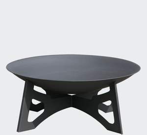 Foyer en fer forgé profond avec style rural artistique et pieds stables construits pour les longs feux de nuit dans la cour - Product Image 1