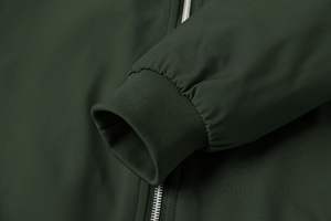 Chaqueta Bomber de tela de poliéster 100% a prueba de viento cálida para invierno manga larga chaqueta Bomber cómoda para hombres - Product Image 5