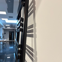 Radiateur de serviettes en échelle autoportant avec échelons plats en acier noir mat Design minimaliste moderne pour un chauffage et un stockage efficaces