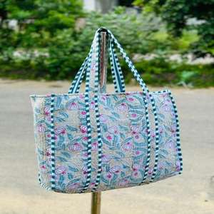 Sac fourre-tout matelassé à la main, best-seller, magnifique sac de shopping pour femmes, en coton Kantha fait à la main, plage, été, fermeture éclair - Product Image 1