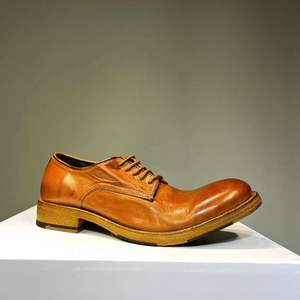 Bottes de sécurité en cuir pour hommes et femmes, bottes en cuir à embout d'acier, imperméables, antidérapantes, pour l'industrie et la construction - Product Image 1