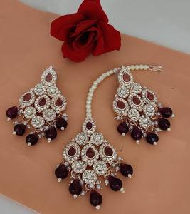 ชุดเครื่องประดับอินเดียแบบขายส่ง ดีไซน์ล่าสุด ประกอบด้วย จี้ระย้า และต่างหูประดับมุกและมังติกก้า สำหรับผู้หญิงและเด็กผู้หญิง - Product Image 4