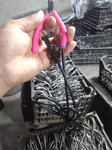 Alicates Profesionales de Acero Inoxidable con Punta Plana para Micro Soldadores de Intense Surgical, para Formar Alambre de Joyería Permanente, Mango Negro - Product Image 6