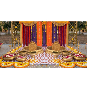 Escenario para la Ceremonia Haldi del Sur de Asia con Decoración Tradicional, Accesorios Vintage Modernos de Fibra de Vidrio, para Rituales Indios al Aire Libre, Configuración para Haldi en EE. UU. - Product Image 1