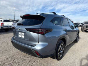 รถยนต์มือสองราคาประหยัด ปี 2021 โตโยต้า ไฮแลนเดอร์ X-LE พวงมาลัยซ้าย - Product Image 5