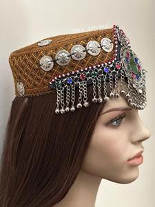 Chapeau de luxe en velours doré afghan avec bordure de pièces d'argent en relief, grand médaillon floral central et chaîne argentée en cascade - Product Image 3