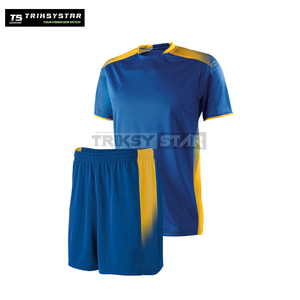 Ensemble de maillot de football personnalisé, uniforme de football léger, respirant, à séchage rapide, vêtements d'équipe personnalisés pour hommes pour l'entraînement et les matchs - Product Image 1