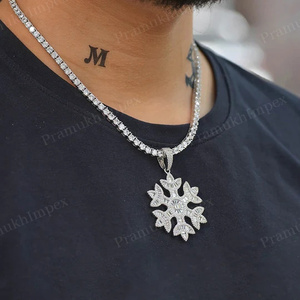 Rond Moissanite Griffe Réglage Personnalisé À La Main Flocon De Neige Entièrement Glacé Hip Hop Partie Pendentif Plaqué Or Inde - Product Image 1