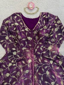 Conjunto de Lehenga de Poliéster de Diseñador Fendy con Trabajo de Lentejuelas y Bordado, Estilo Bollywood hasta el Suelo para Ocasiones Elegantes de Fiesta - Product Image 6