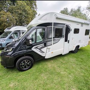Luxury Family Travel Motorhome RV Camper. - Product Image 5