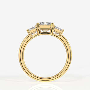แหวนทองคำ 18K ประดับเพชรโมอิสซาไนต์ทรงเหลี่ยมมรกต ดีไซน์สามเม็ด - Product Image 5