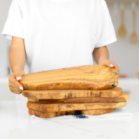 Olijfhouten snijplank 1,5 cm dik |   Tunisische serveer- en snijplank |   Gegraveerd logo op maat