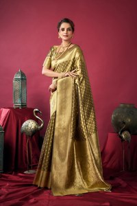Sari traditionnel de luxe pour femmes en or avec tissage zari, vêtements de fête pour mariage indien - Product Image 5