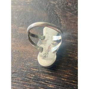 Anillo Auténtico Navajo Hecho a Mano con Turquesa Chapada en Oro Rosa, Talla 6.75, Piedras Preciosas Naturales con Engaste de Bisel - Product Image 5