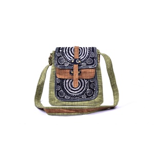 Bolsa de tela de cera con tapa de uñas de seta y correa larga, Unisex, con patrón personalizado a la moda, el mejor precio, venta al por mayor - Product Image 1