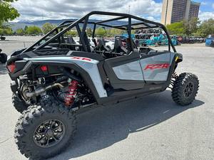 RZR XP 4 1000 Premium de qualité supérieure, prêt à être expédié dans le monde entier, 2025-2026 - Product Image 5