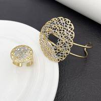 Ensemble de bijoux fantaisie pour femmes, design bicolore unique, collier ras du cou, boucles d'oreilles, bracelet, bague, grand ensemble de 4 pièces, vente en gros