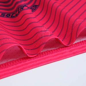 Conjunto de ropa de fútbol personalizada 2024, pantalones cortos de Jersey por sublimación de poliéster con diseño propio de los jugadores con impresión de logotipo de estilo superior - Product Image 3