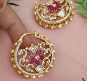 Boucles d'oreilles élégantes de haute qualité plaquées or, aspect moderne, pierres en moissanite, collections pour femmes et filles, pour les mariages et les fêtes - Product Image 1