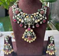 Parure de bijoux de mariée multicolore en laiton, inspirée de Sabyasachi, avec couronne Kundan, pour mariage et soirée