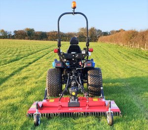 Tractor de orugas de 30 HP con estación de operador cómoda y fiable, motor digital 4WD y bomba de alta productividad - Product Image 3