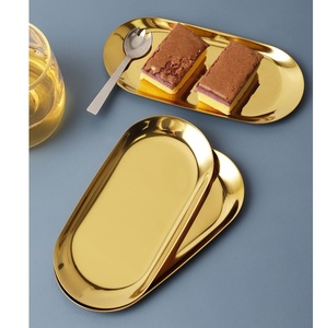 Bandeja de servicio de metal de estilo antiguo moderno chapado en oro de lujo con elementos decorativos de diseñador para servicio de alimentos - Product Image 4