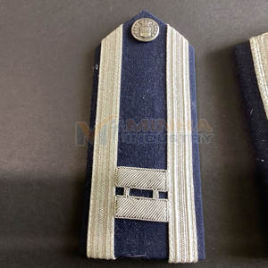 Épaulettes élégantes pour vestes, manteaux et occasions spéciales, épaulettes pour la décoration des épaules et les accents vestimentaires - Product Image 2