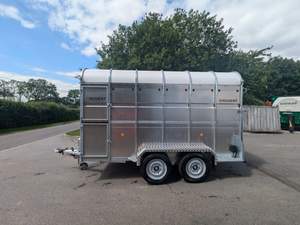 Remorque agricole Nugen L361H-H 12 pieds x 7 pieds avec double essieu, engrenage et moteur, haute productivité, suspension à double entraînement, porte de séparation - Product Image 4