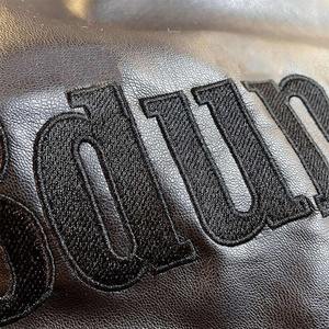 Pantalones cortos de cuero bordados personalizados para hombres Pantalones cortos de cuero - Product Image 4