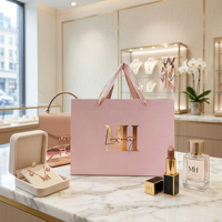Sac en papier rose haut de gamme FSC, logo personnalisé estampé à chaud en feuille d'or, finition mate, sac de shopping de luxe tendance MINGHONG