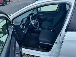 Toyota Vitz d'occasion 2019, abordable et en bon état - Product Image 2