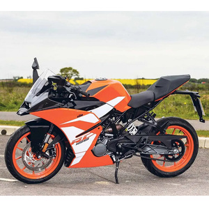 KTM RC 125, moto de course puissante à petite cylindrée, idéale pour les pilotes et les réseaux de concessionnaires mondiaux - Product Image 3