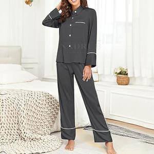 Traje de dormir ligero con tela elástica y corte relajado para ropa de dormir Traje de dormir de estilo clásico hecho de tacto suave - Product Image 5