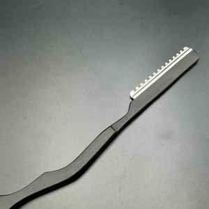 Maquinilla de afeitar de acero inoxidable de alta calidad con logotipo personalizado negro mate - Product Image 5