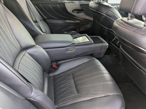Auto Usado Completamente Equipado, Limpio, <span class=keywords><strong>Lexus</strong></span> <span class=keywords><strong>LS</strong></span> <span class=keywords><strong>500h</strong></span> AWD 2024, Sedán de Lujo, Autos Usados Listos para Enviar - Product Image 2