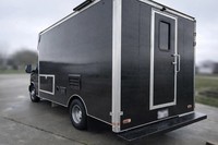 Camion de restauration mobile Chevvy Coffee avec alimentation intégrée et espace de préparation, idéal pour une utilisation en extérieur et sous garantie
