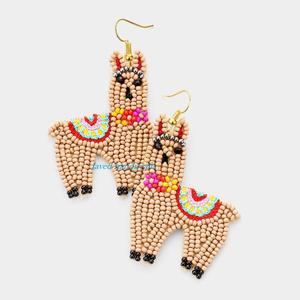 Tonos del atardecer: Colección de pendientes bordados vibrantes Hilos de baile: Pendientes bohemios coloridos Alma gitana: Multicolor hecho a mano - Product Image 2