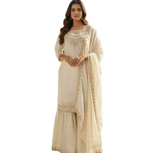 Diseño exclusivo de moda sureña india con bordados elaborados y lentejuelas, conjunto de salwar kameez para mujer con dupatta a juego, en venta en línea. - Product Image 1