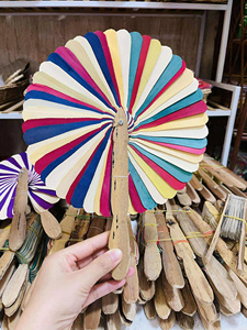 Ventilador decorativo hecho a mano de hoja de palma, accesorio de refrigeración respetuoso con el medio ambiente, recuerdo de boda ligero para exteriores de Vietnam - Product Image 4
